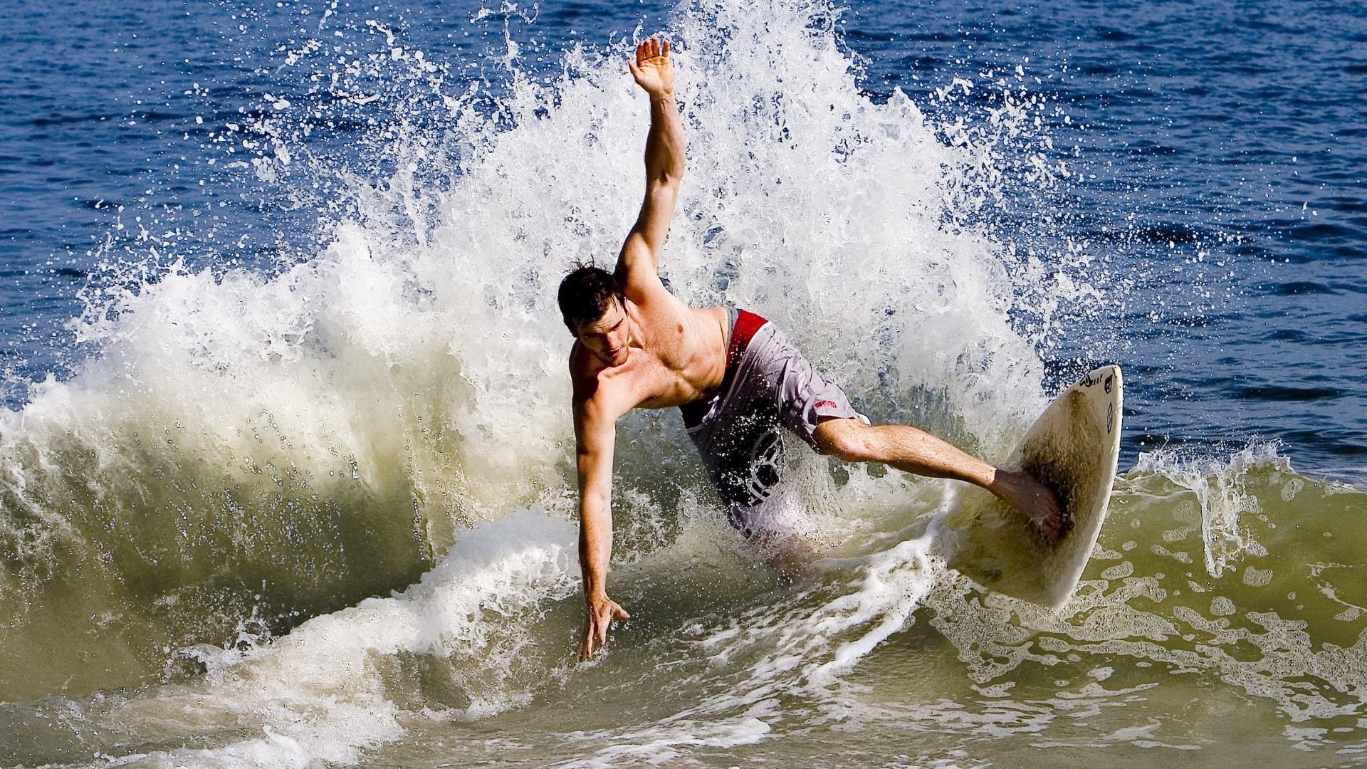 新疆队对阵雄鹿，莫兰特关键节点连续得分，诠释何为大心脏