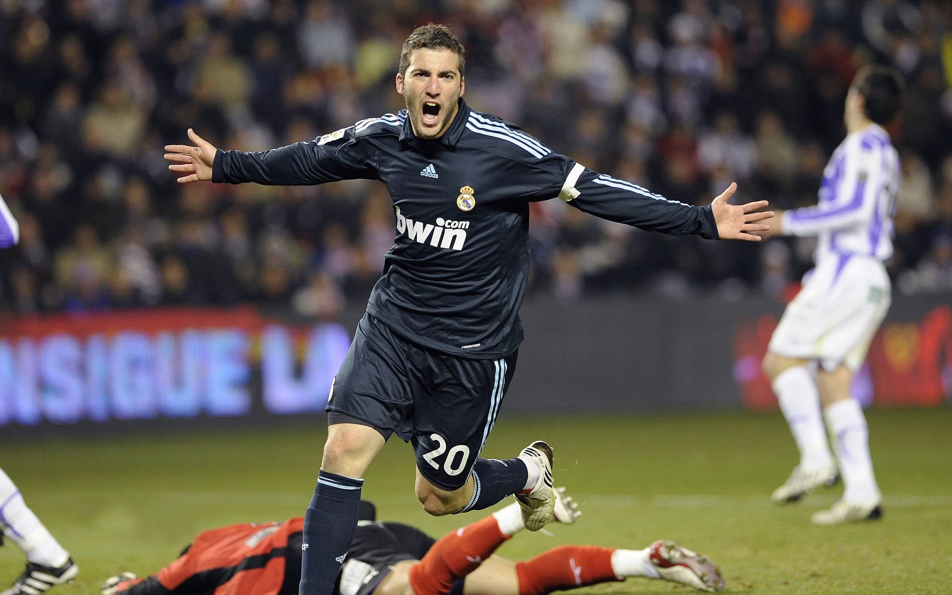 拉齐奥对阵智利，当蓝鹰防线被亚洲巨石彻底击碎